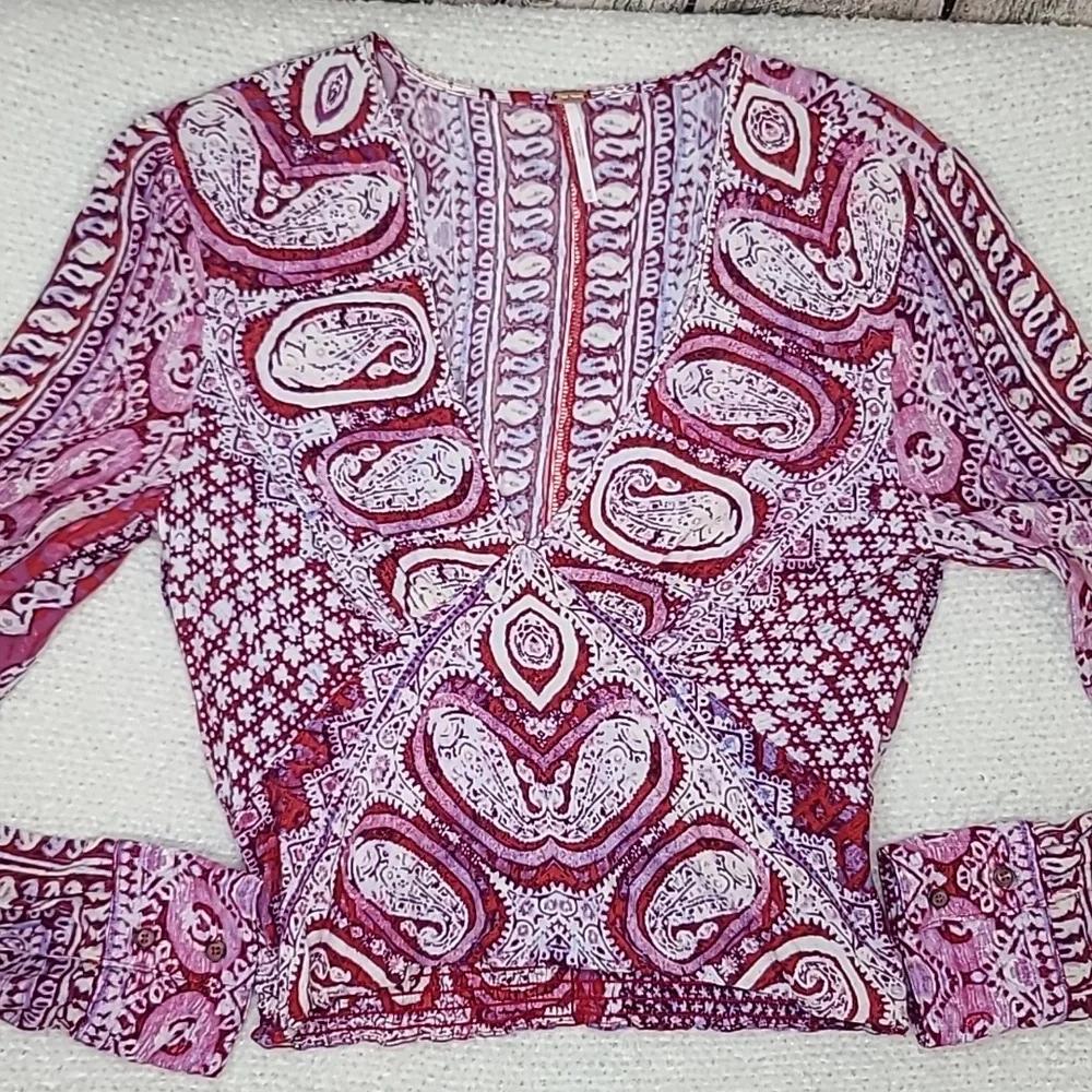 Free People Wild & Free Long Sleeve VNeck Cropped Paisley Print Blouse Red/White